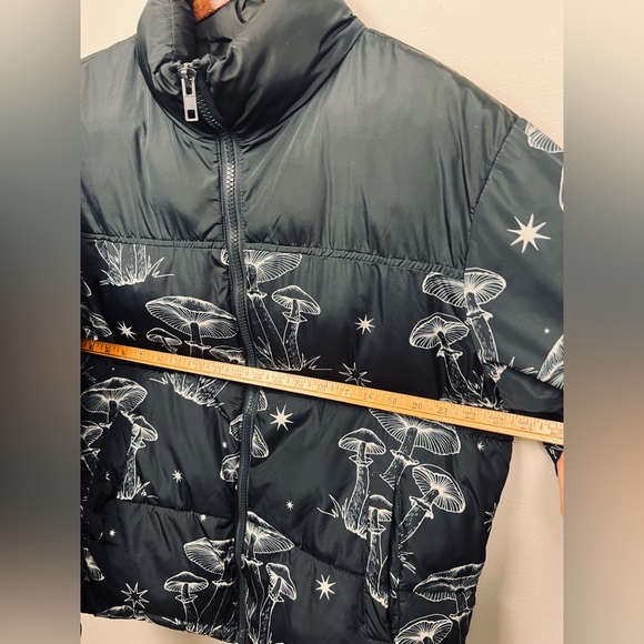 Mushroom Print Puffer Jacket · Black · Forever 21 · Men’s Size M - Picture 14 of 16